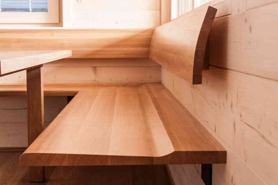 Holzbank vom Tischler in der Küche